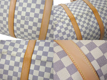 Load image into Gallery viewer, 極美品 LOUIS VUITTON ルイヴィトン ダミエ アズール キーポル55 ボストンバッグ N41429 PVC ヌメ革 ホワイト ブラウン 中古 4b000974