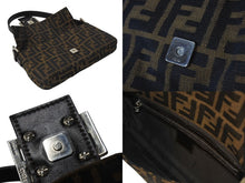 Load image into Gallery viewer, FENDI フェンディ マンマバケット ワンショルダーバッグ 26424 ズッカ柄 ブラウン シルバー金具 美品 中古 4b000999
