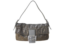 Load image into Gallery viewer, 新品同様 FENDI フェンディ マンマバケット ワンショルダーバッグ 8BR600 ズッカ柄 ラインストーン ラメ シルバー ゴールド 中古 4b001002