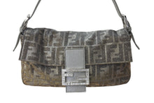 Load image into Gallery viewer, 新品同様 FENDI フェンディ マンマバケット ワンショルダーバッグ 8BR600 ズッカ柄 ラインストーン ラメ シルバー ゴールド 中古 4b001002