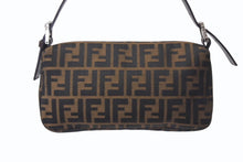 Load image into Gallery viewer, FENDI フェンディ マンマバケット ワンショルダーバッグ 26424 ズッカ柄 ブラウン シルバー金具 美品 中古 4b001007