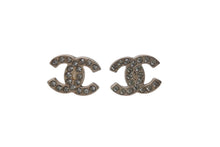 Load image into Gallery viewer, CHANEL シャネル ココマーク ピアス 重量約2.6g 06A刻印 メタル ラインストーン GP ゴールド クリア 両耳用 美品 中古 4b001042