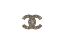 Load image into Gallery viewer, CHANEL シャネル ココマーク ピアス 重量約2.6g 06A刻印 メタル ラインストーン GP ゴールド クリア 両耳用 美品 中古 4b001042