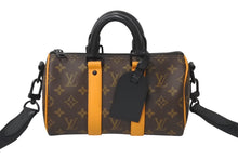 Load image into Gallery viewer, LOUIS VUITTON ルイヴィトン モノグラムマカサー キーポル バンドリエール 25 M46687 ブラウン ブラック金具 美品 中古 4b001072