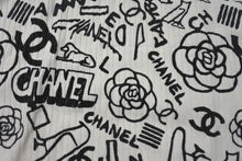 Load image into Gallery viewer, 極美品 CHANEL シャネル タンクトップ ノースリーブ P61823V47215 サイズ36 グラフィティ ココマーク ホワイト ブラック 中古 4b001105