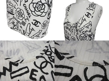 Load image into Gallery viewer, 極美品 CHANEL シャネル タンクトップ ノースリーブ P61823V47215 サイズ36 グラフィティ ココマーク ホワイト ブラック 中古 4b001105