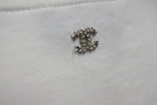 Load image into Gallery viewer, CHANEL シャネル ハートココマーク 半袖Tシャツ P74383K10851 サイズXS スプレー ラインストーン ピンク ホワイト 美品 中古 4b001109