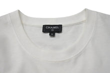 Load image into Gallery viewer, CHANEL シャネル ハートココマーク 半袖Tシャツ P74383K10851 サイズXS スプレー ラインストーン ピンク ホワイト 美品 中古 4b001109