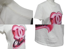 Load image into Gallery viewer, CHANEL シャネル ハートココマーク 半袖Tシャツ P74383K10851 サイズXS スプレー ラインストーン ピンク ホワイト 美品 中古 4b001109