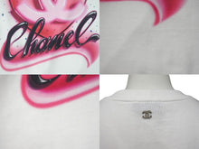 Load image into Gallery viewer, CHANEL シャネル ハートココマーク 半袖Tシャツ P74383K10851 サイズXS スプレー ラインストーン ピンク ホワイト 美品 中古 4b001109