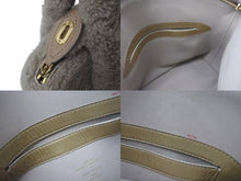 Load image into Gallery viewer, 新品同様 LOUIS VUITTON ルイヴィトン 2011AW ロックイット ヴォワヤージュ M93850 ムートン レザー グリペルル ゴールド金具 中古 4b001189
