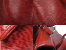 Load image into Gallery viewer, LOUIS VUITTON ルイヴィトン エピ ノエ 巾着ショルダーバッグ M44007 カスティリアンレッド レザー ゴールド金具 良品 中古 4b001216