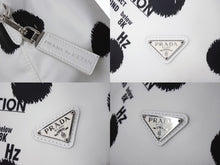 Load image into Gallery viewer, 極美品 PRADA プラダ ハンドバッグ ポーチ リナイロン ラフシモンズ 1NA369 ナイロン ドット柄 ホワイト ブラック 中古 4b001222