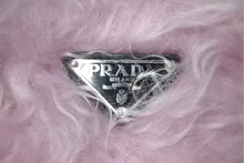 Load image into Gallery viewer, 極美品 PRADA プラダ ファー ショルダーバッグ トライアングルロゴ イタリア製 ナイロン ピンク ブラック シルバー金具 中古 4b001223