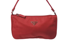Load image into Gallery viewer, PRADA プラダ アクセサリーポーチ トライアングルロゴ 三角ロゴプレート ナイロン レッド シルバー金具 美品 中古 4b001233