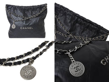 Load image into Gallery viewer, 極美品 CHANEL シャネル シャネル22 ハンドバッグ ランダム番台 シャイニー カーフスキン シルバー金具 中古 4b001238