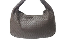 Load image into Gallery viewer, BOTTEGAVENETA ボッテガヴェネタ イントレチャート ホーボー ハンドバッグ イタリア製 レザー シルバー金具 ベージュ 美品 中古 4b001266
