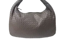 Load image into Gallery viewer, BOTTEGAVENETA ボッテガヴェネタ イントレチャート ホーボー ハンドバッグ イタリア製 レザー シルバー金具 ベージュ 美品 中古 4b001266