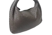 Load image into Gallery viewer, BOTTEGAVENETA ボッテガヴェネタ イントレチャート ホーボー ハンドバッグ イタリア製 レザー シルバー金具 ベージュ 美品 中古 4b001266