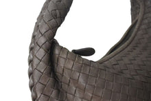 Load image into Gallery viewer, BOTTEGAVENETA ボッテガヴェネタ イントレチャート ホーボー ハンドバッグ イタリア製 レザー シルバー金具 ベージュ 美品 中古 4b001266