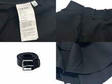 Load image into Gallery viewer, 極美品 LOEWE ロエベ ベルテッド ミニスカート S359Y08X91 サイズ34 ベルト エンボス加工 ベルト付属 ブラック 中古 4b001284