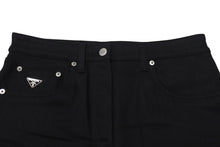 Load image into Gallery viewer, PRADA プラダ 5ポケット ベルベットデニムジーンズ GFP497 サイズ26S トライアングルロゴ 23AW ブラック 美品 中古 4b001285