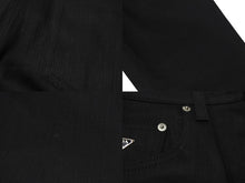 Load image into Gallery viewer, PRADA プラダ 5ポケット ベルベットデニムジーンズ GFP497 サイズ26S トライアングルロゴ 23AW ブラック 美品 中古 4b001285