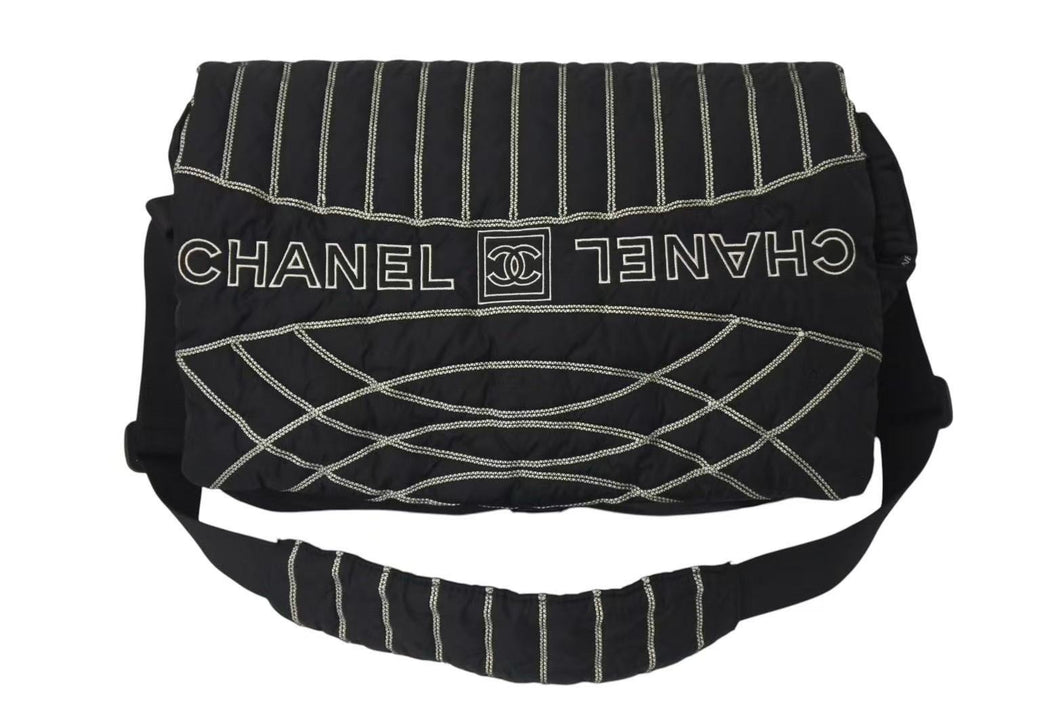 CHANEL シャネル スポーツライン ショルダーバッグ A32807 10番台 ココマーク 刺繍 ナイロン ブラック 美品 中古 4b001460