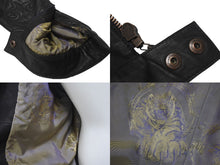 Load image into Gallery viewer, Just Cavalli ジャストカヴァリ 刺繍 デザイン レザー ジャケット ブラック ゴールド 虎柄 アウター サイズM 美品 中古 4b001481