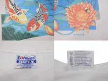 Load image into Gallery viewer, VINTAGE ヴィンテージ KOI UNLIMITED 鯉 半袖Tシャツ トップス コットン ホワイト マルチカラー サイズL 美品 中古 4b001526