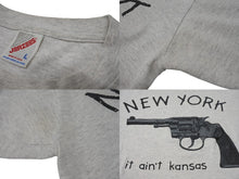 Load image into Gallery viewer, VINTAGE ヴィンテージ 90&#39;s NEW YORK it ain&#39;t kansas メッセージTシャツ サイズL 拳銃 グレー 美品 中古 4b001549
