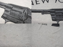 Load image into Gallery viewer, VINTAGE ヴィンテージ 90&#39;s NEW YORK it ain&#39;t kansas メッセージTシャツ サイズL 拳銃 グレー 美品 中古 4b001549