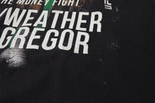 Load image into Gallery viewer, MAYWEATHER VS McGREGOR メイウェザー VS コナーマクレガー 半袖Tシャツ 2017年 T-モバイル アリーナ ブラック 美品 中古 4b001562