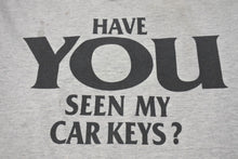 Load image into Gallery viewer, VINTAGE ヴィンテージ 00&#39;s HAVE YOU SEEN MY CAR KEYS? メッセージプリント Tシャツ サイズL グレー 良品 中古 4b001565