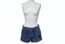 Load image into Gallery viewer, CHROME HEARTS クロムハーツ デニムショーツ ショートパンツ サイズ26 セメタリークロス デニムパッチ シルバー925 12パッチ 美品 中古 4b001646