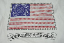 Load image into Gallery viewer, CHROME HEARTS クロムハーツ 半袖VネックTシャツ サイズS アメリカンフラッグ ホースシュー ダガー プリント ホワイト 美品 中古 4b001689