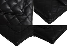 Load image into Gallery viewer, 極美品 CHANEL シャネル ポーチ ショルダーバッグ カンボンライン 9番台 ココマーク ブラック ホワイト 中古 4b001697