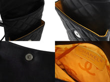 Load image into Gallery viewer, 極美品 CHANEL シャネル ポーチ ショルダーバッグ カンボンライン 9番台 ココマーク ブラック ホワイト 中古 4b001697