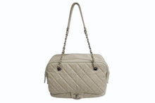 Load image into Gallery viewer, CHANEL シャネル マトラッセ ココマーク チェーントートバック 20番台 キャビアスキン ベージュ シルバー金具 美品 中古 4b001713
