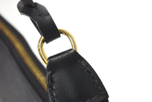 Load image into Gallery viewer, LOUIS VUITTON ルイヴィトン エピ ポシェット アクセソワ―ル 21 ハンドバッグ レザー ノワール M52952 ゴールド金具 ブラック 美品 中古 4b001714