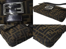 Load image into Gallery viewer, FENDI フェンディ マンマバケット ワンショルダーバッグ 26424 ズッカ柄 ブラウン キャンバス レザー シルバー金具 美品 中古 4b001730