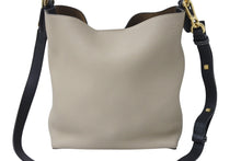 Load image into Gallery viewer, 極美品 LOEWE ロエベ 2WAYハンドバッグ Tバケットスモール ソフトグレインドカーフレザー サンド ブラック ゴールド 美品 中古 4b001731