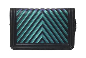 CHANEL シャネル ボーイシャネル チェーンウォレット 23番台 ココマーク カーフスキン ブラック 玉虫カラー 美品 中古 4b001737