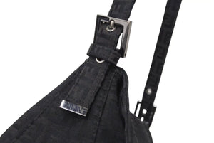 FENDI フェンディ ズッキーノ マンマバケット キャンバス ワンショルダーバッグ ブラック シルバー金具 8BR001 美品 中古 4b001745