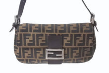 Load image into Gallery viewer, FENDI フェンディ マンマバケット ワンショルダーバッグ 26424 ズッカ柄 ブラウン キャンバス レザー シルバー金具 美品 中古 4b001773