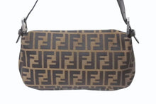 Load image into Gallery viewer, FENDI フェンディ マンマバケット ワンショルダーバッグ 26424 ズッカ柄 ブラウン キャンバス レザー シルバー金具 美品 中古 4b001773