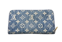 Load image into Gallery viewer, LOUIS VUITTON ルイヴィトン ジッピーウォレット 長財布 モノグラムジャガードデニム M81226 ブルー ゴールド金具 美品 中古 4b001793
