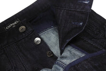 Load image into Gallery viewer, 極美品 CHANEL シャネル デニムパンツ ジーンズ 7部丈 P51773V38776 コットン インディゴ ネイビー金具 サイズ36 中古 4b001818