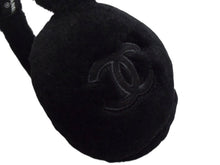 Load image into Gallery viewer, 新品未使用 CHANEL シャネル ココマーク CCロゴ ムートン イヤーマフラー 耳あて フリース ブラック 中古 4b001875 正規品