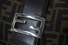 Load image into Gallery viewer, FENDI フェンディ ハーフムーン マンマバケット ワンショルダーバッグ ズッカ柄 ブラウン キャンバス レザー 美品 中古 4b001877